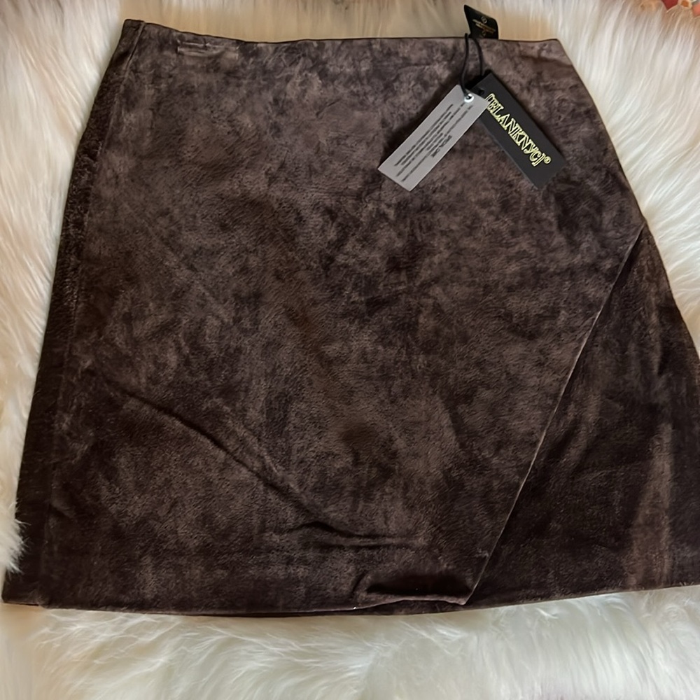 NWT BLANKNYC Suede Mini Skirt in Chocolate  Brown. Size 24